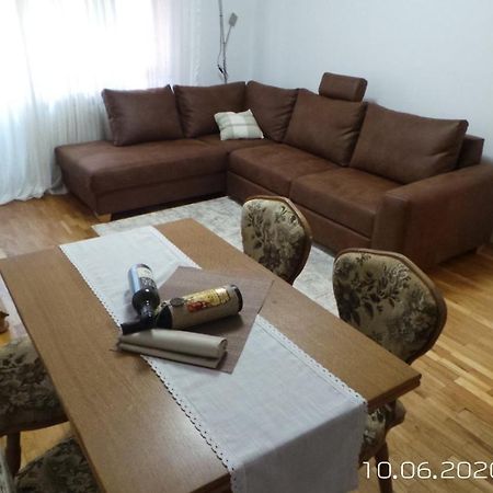 Walk Apartment Vukovar Eksteriør billede